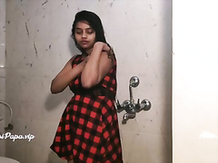 tamil college girl alia advani taking shower